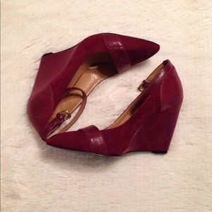 Nine West mulberry wedge